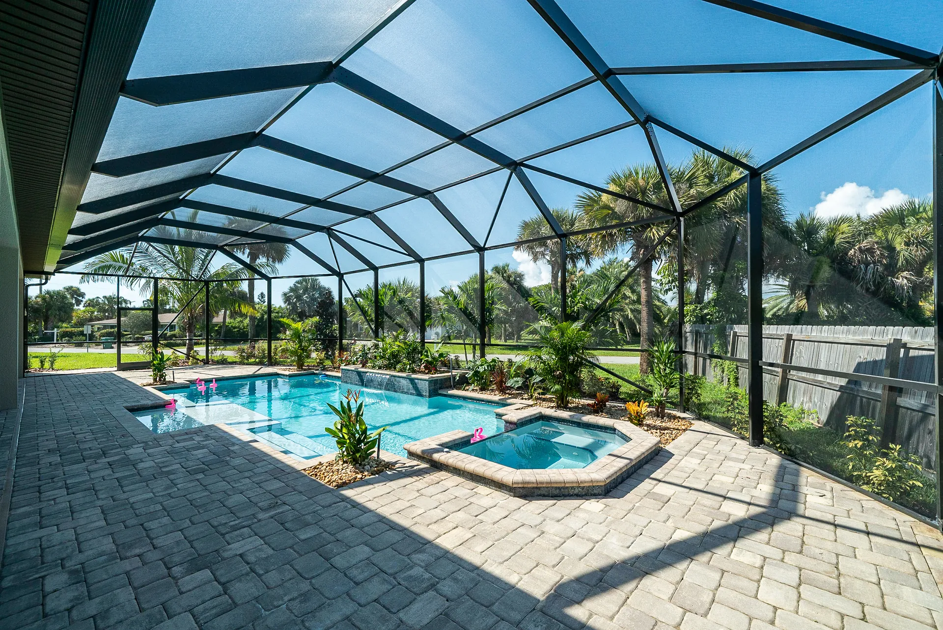 Home 6 Panoramic screen enclosure over a geometric pool and raised spa