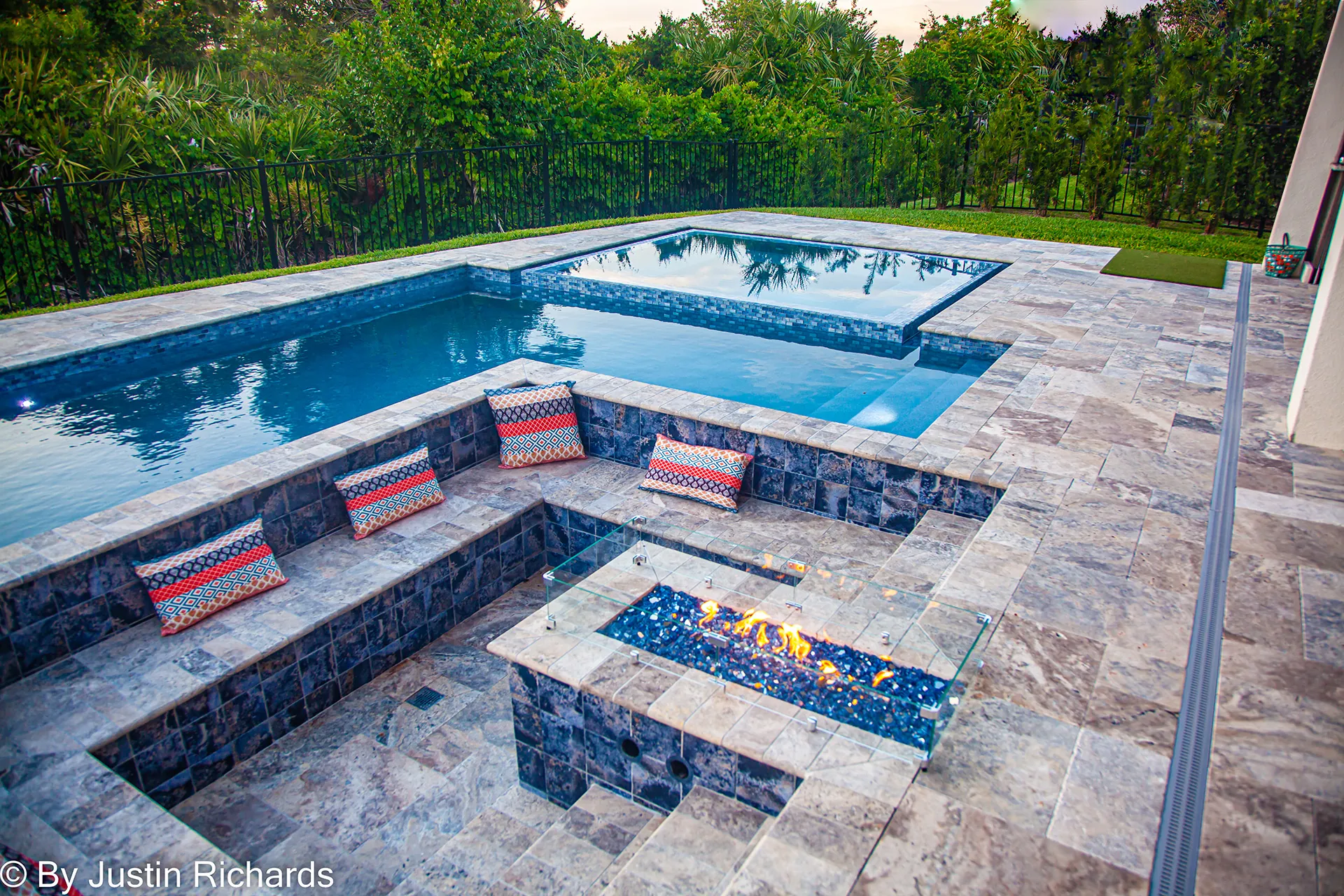 Home 15 Sunken fire-pit lounge